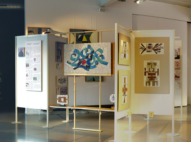 Ci-contre : vue de l’Exposition à la Maison de l’Avocat, Nantes.