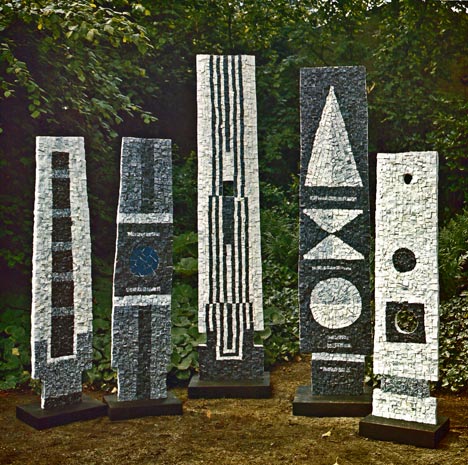 'FROM VEUR', 1975 : Phare, Mer profonde, Haute mer, Balise verte, Signes premiers. Hauteur 150 à 207 cm.